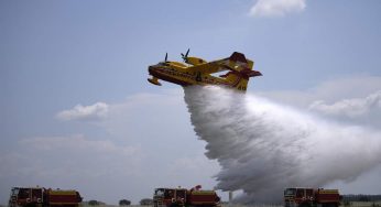 Incendi, cosa sono gli aerei Canadair? Funzioni e costi