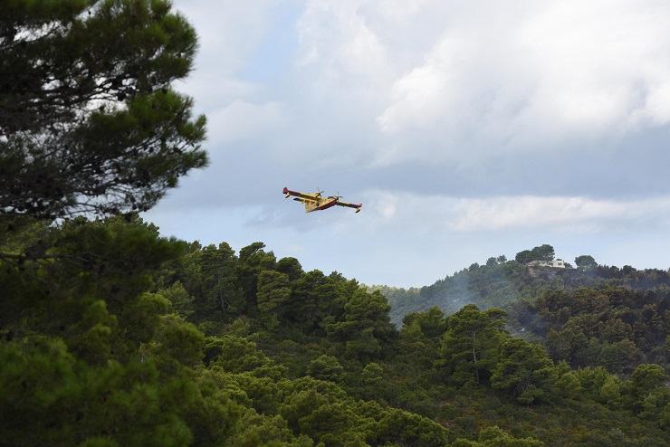 Un Canadair in volo