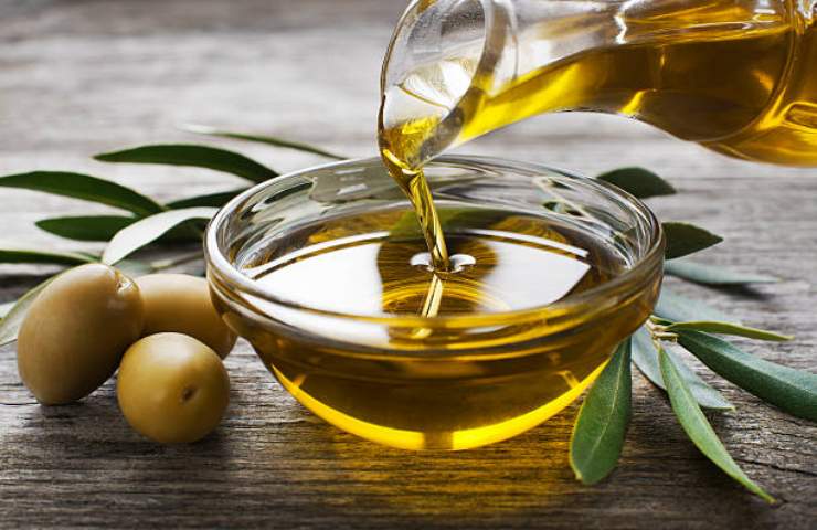 Olio di oliva uno degli alimenti sani secondo Hyman