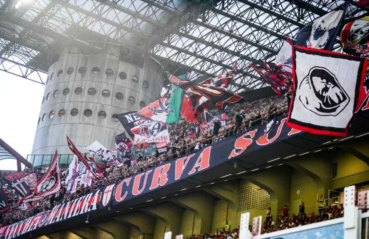 Tifosi del Milan nella Curva Sud di San Siro
