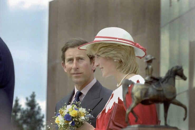 Lady Diana e Carlo III in una foto d'epoca 