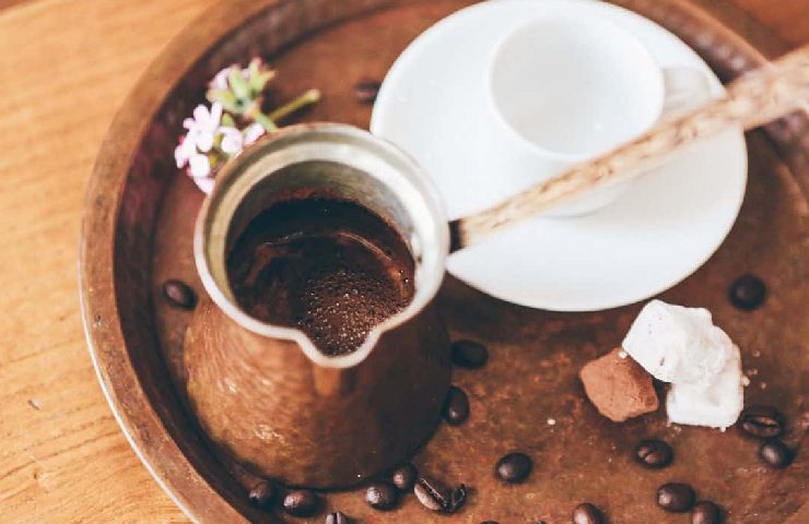 preparazione del caffè greco 