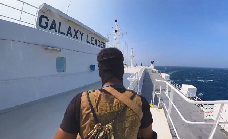 Assalto dei ribelli houthi alla nave Galaxy Leader nel Mar Rosso