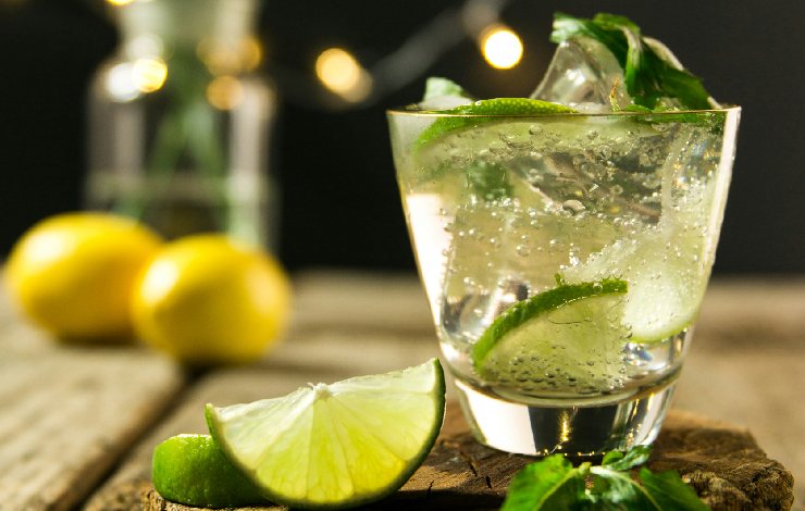 Cocktail con lime